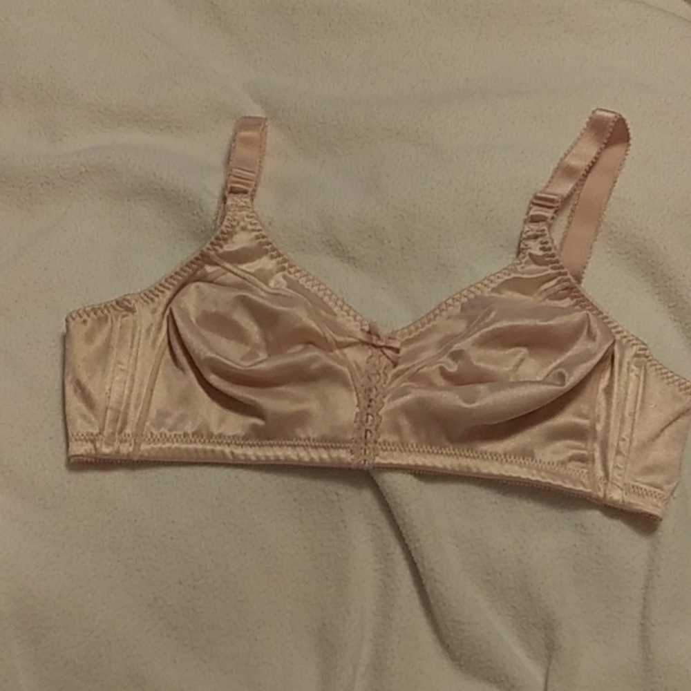 Bali Bra #3820. Size 40B. Color Pink Blush.